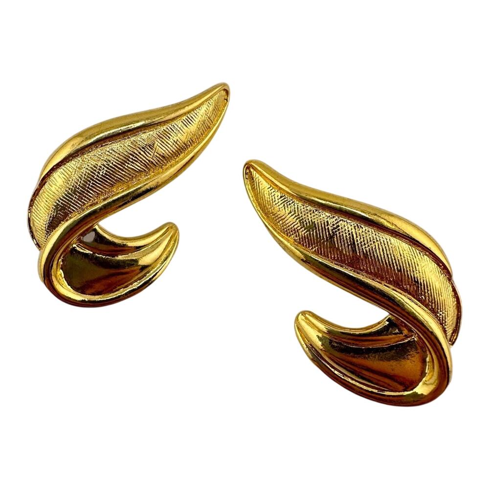 Vintage Avon MCM Retro Textured Abstract Gold Tone Clip On 1.5” Earrings